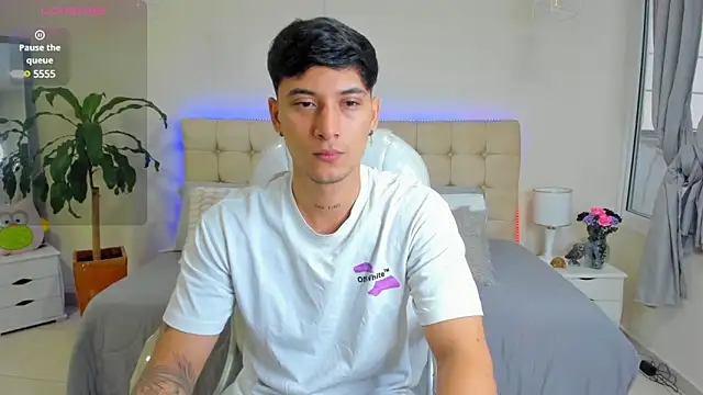 Snapshot of Damian23__ chatting on February 27, 1:38 pm Damian23 online show from February 27, 1:38 pm
