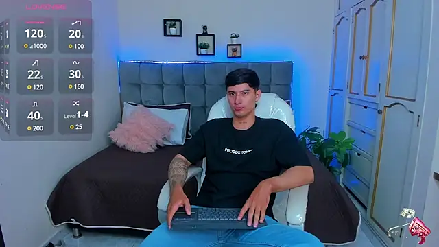 Snapshot of Damian23__ chatting on January 30, 12:27 pm Damian23 online show from January 30, 12:27 pm