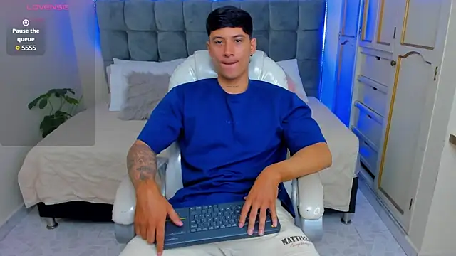 Snapshot of Damian23__ chatting on March 18, 1:01 pm Damian23 online show from March 18, 1:01 pm