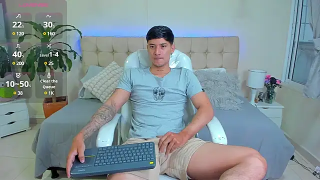 Snapshot of Damian23__ chatting on February 18, 12:39 pm Damian23 online show from February 18, 12:39 pm