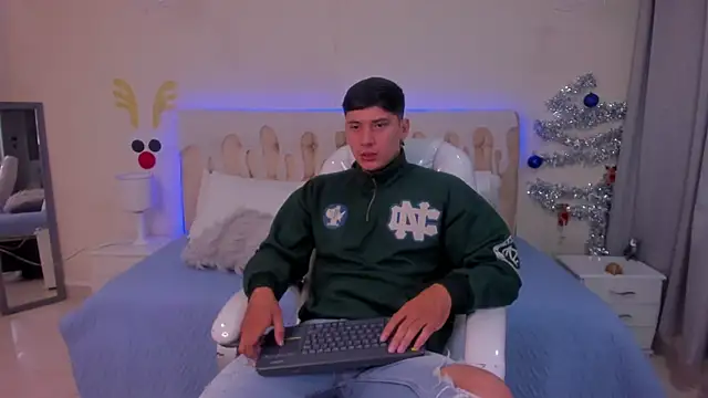 Snapshot of Damian23__ chatting on December 12, 9:19 am Damian23 online show from December 12, 9:19 am