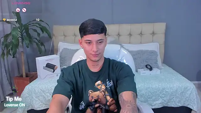 Snapshot of Damian23__ chatting on September 10, 3:32 pm Damian23 online show from September 10, 3:32 pm