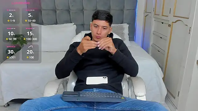 Snapshot of Damian23__ chatting on March 11, 1:34 pm Damian23 online show from March 11, 1:34 pm