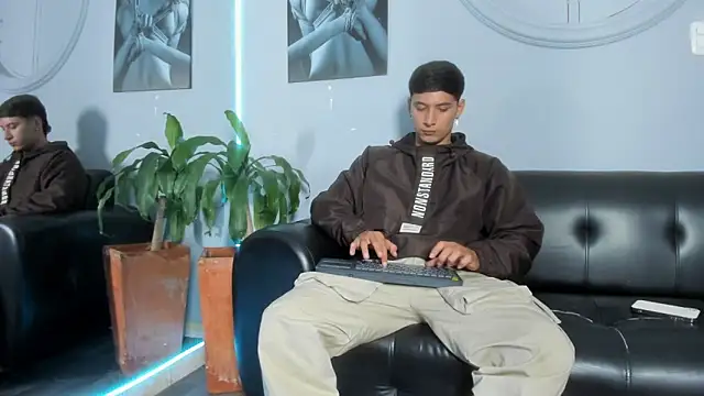 Snapshot of Damian23__ chatting on February 15, 3:20 am Damian23 online show from February 15, 3:20 am