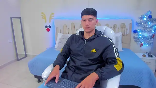 Snapshot of Damian23__ chatting on December 4, 1:20 pm Damian23 online show from December 4, 1:20 pm