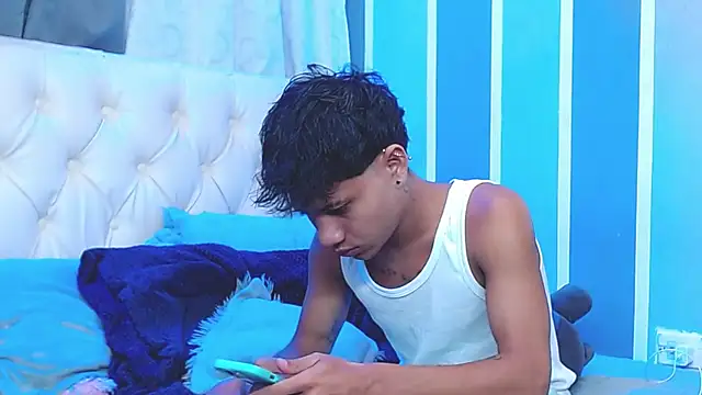 Snapshot of Sexys_Boys_Hot1 chatting on January 18, 5:03 am Sexys Boys Hot1 online show from January 18, 5:03 am