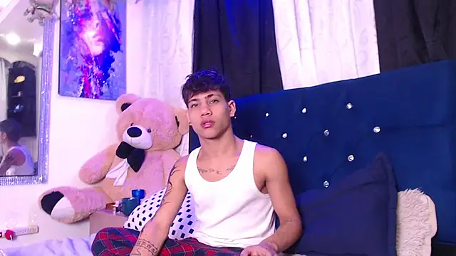 Snapshot of Sexys_Boys_Hot1 chatting on September 13, 2:01 am Sexys Boys Hot1 online show from September 13, 2:01 am