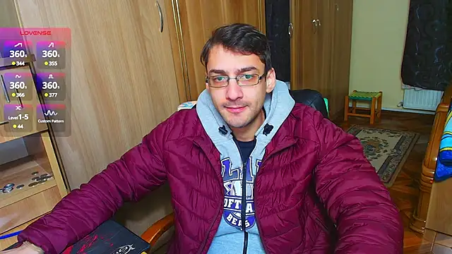 Snapshot of HungEddy chatting on December 6, 6:28 pm HungEddy online show from December 6, 6:28 pm