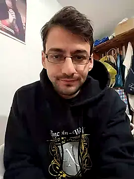 Snapshot of HungEddy chatting on January 16, 10:23 pm HungEddy online show from January 16, 10:23 pm