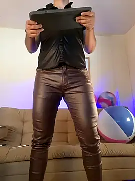 Snapshot of bradley_colt chatting on January 11, 12:50 pm bradley colt online show from January 11, 12:50 pm