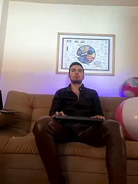 Snapshot of bradley_colt chatting on January 15, 1:20 pm bradley colt online show from January 15, 1:20 pm