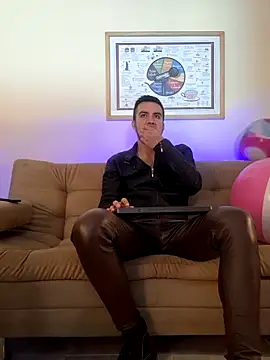 Snapshot of bradley_colt chatting on January 14, 1:17 pm bradley colt online show from January 14, 1:17 pm
