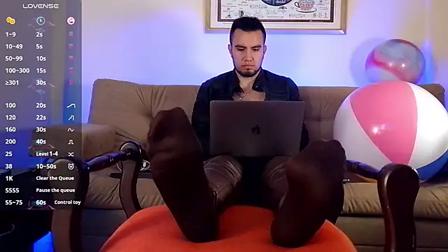 Snapshot of bradley_colt chatting on February 4, 12:22 pm bradley colt online show from February 4, 12:22 pm