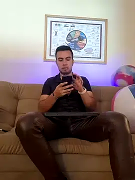 Snapshot of bradley_colt chatting on January 13, 1:17 pm bradley colt online show from January 13, 1:17 pm