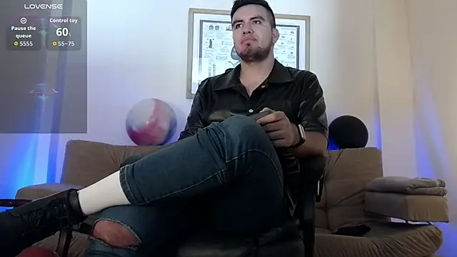 Snapshot of bradley_colt chatting on September 17, 2:40 pm bradley colt online show from September 17, 2:40 pm