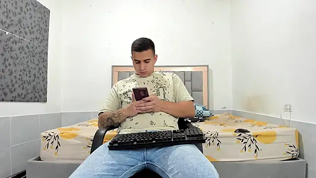 simookeler online show from February 5, 10:28 pm