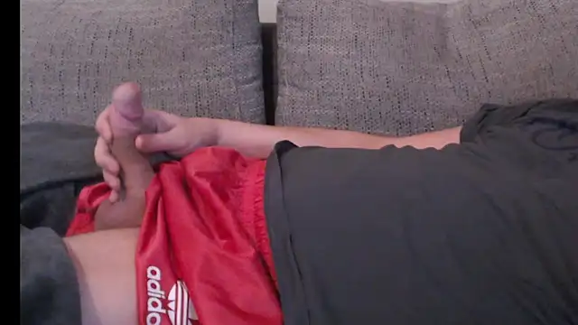 Snapshot of Shortboy84 chatting on February 9, 7:27 am Shortboy84 online show from February 9, 7:27 am