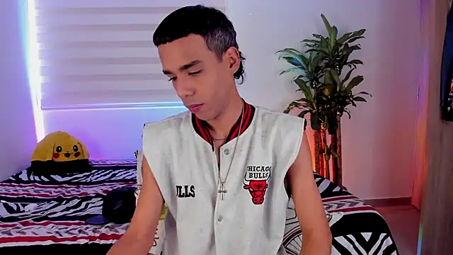 aldrinwhite online show from October 31, 6:11 pm