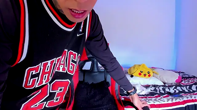 aldrinwhite online show from April 29, 5:17 pm