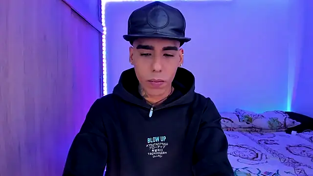 aldrinwhite online show from January 16, 6:43 pm