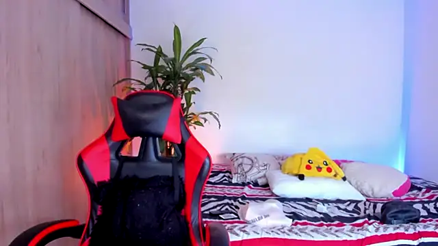 aldrinwhite online show from April 27, 5:30 pm