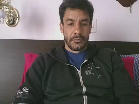 elkike1980 online show from May 15, 12:35 pm