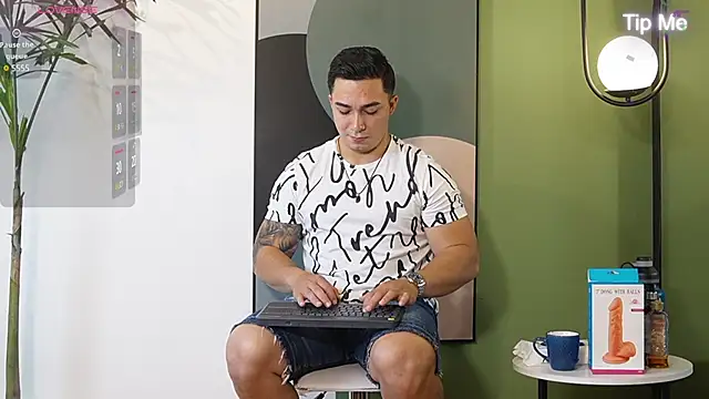 Snapshot of Ryan_Hunt chatting on February 13, 12:21 pm Ryan Hunt online show from February 13, 12:21 pm