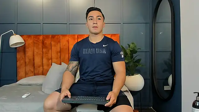Snapshot of Ryan_Hunt chatting on February 8, 12:50 pm Ryan Hunt online show from February 8, 12:50 pm
