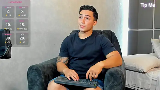 Snapshot of Ryan_Hunt chatting on March 1, 6:32 pm Ryan Hunt online show from March 1, 6:32 pm