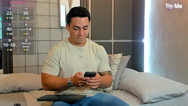 Snapshot of Ryan_Hunt chatting on January 24, 12:41 pm Ryan Hunt online show from January 24, 12:41 pm