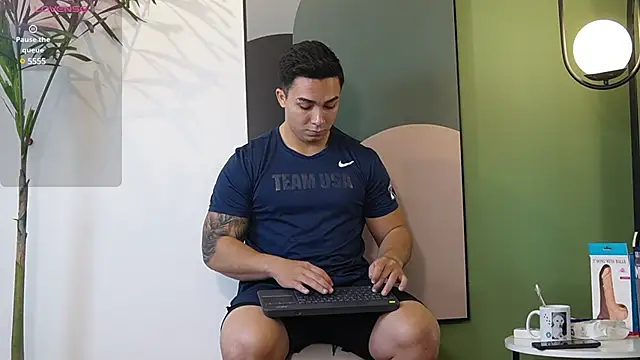 Snapshot of Ryan_Hunt chatting on February 17, 12:59 pm Ryan Hunt online show from February 17, 12:59 pm