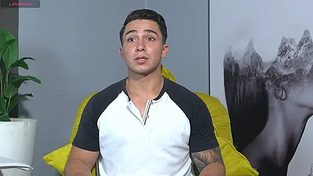 Snapshot of Ryan_Hunt chatting on September 23, 6:18 pm Ryan Hunt online show from September 23, 6:18 pm
