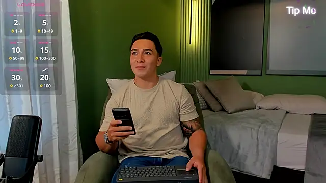Snapshot of Ryan_Hunt chatting on January 17, 5:10 pm Ryan Hunt online show from January 17, 5:10 pm