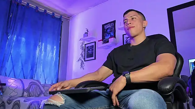 ThomsEvery  online show from October 11, 5:17 pm