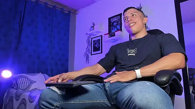 ThomsEvery  online show from September 25, 3:05 am