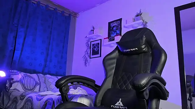 ThomsEvery  online show from September 24, 2:55 am