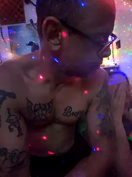 Snapshot of Buffshagswell chatting on October 26, 3:41 am Buffshagswell online show from October 26, 3:41 am