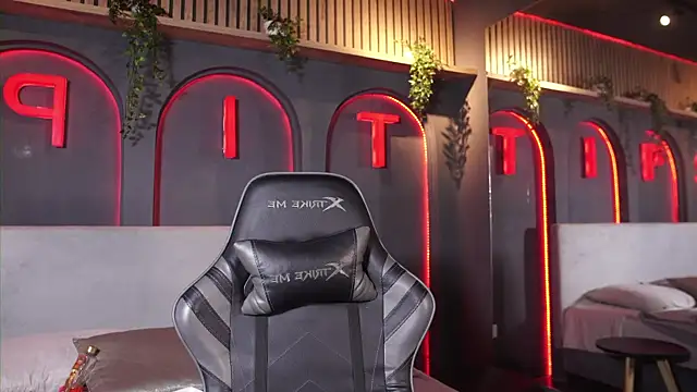 Austin bolt online show from April 28, 2:27 am