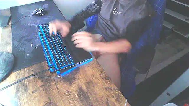 Snapshot of WouldLovetoFuckYou666 chatting on September 29, 8:48 pm WouldLovetoFuckYou666 online show from September 29, 8:48 pm