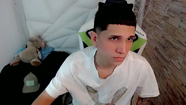 Brayan lopezz online show from February 3, 12:57 pm