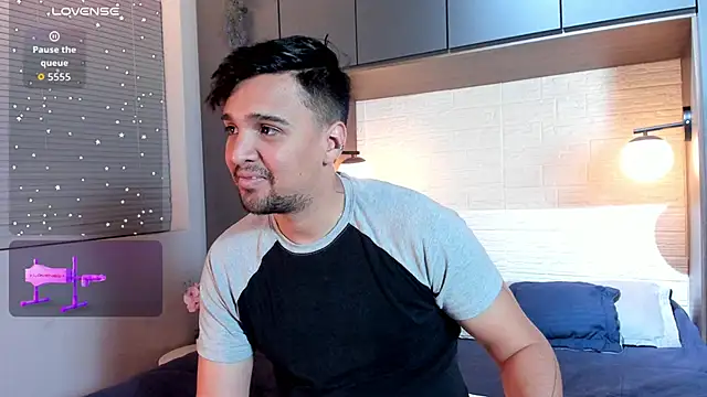 Snapshot of Edward_max chatting on October 24, 4:03 am Edward max online show from October 24, 4:03 am