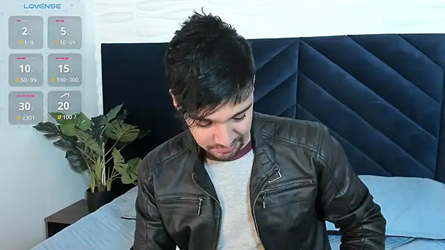 Snapshot of Edward_max chatting on October 26, 4:25 am Edward max online show from October 26, 4:25 am