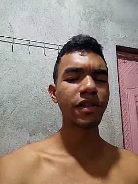 Reynold2608 online show from May 2, 11:46 am