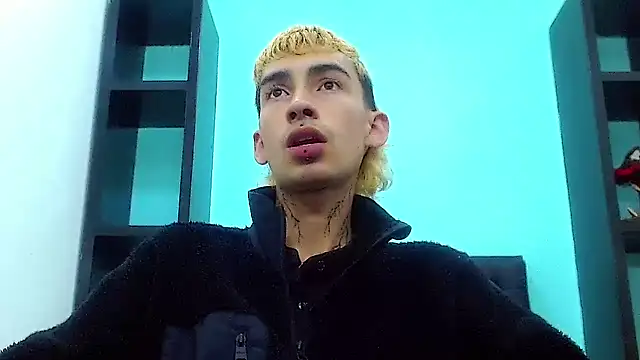 ttimy x boy online show from April 29, 9:32 pm