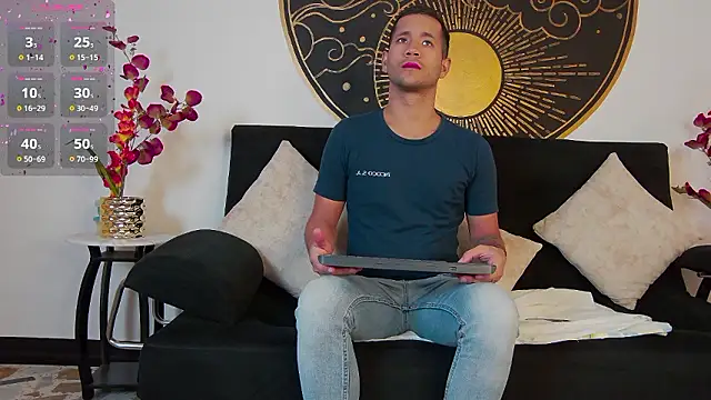 Snapshot of zaid_lion chatting on December 3, 11:43 am zaid lion online show from December 3, 11:43 am
