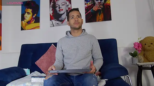Snapshot of zaid_lion chatting on February 5, 12:06 pm zaid lion online show from February 5, 12:06 pm