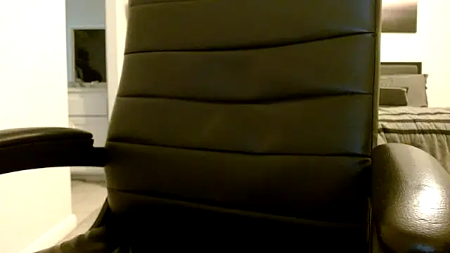 Snapshot of GirthBullger4You chatting on September 22, 5:51 am GirthBullger4You online show from September 22, 5:51 am