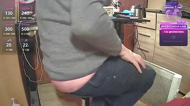 Snapshot of misteryman1956 chatting on February 11, 5:29 pm misteryman1956 online show from February 11, 5:29 pm