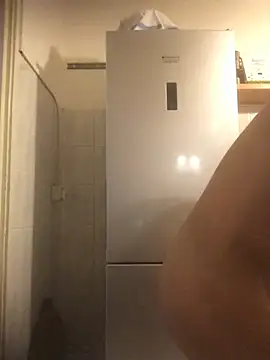 FrettedLodine online show from February 6, 2:19 am