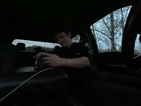 skittlez82 online show from October 24, 1:18 am